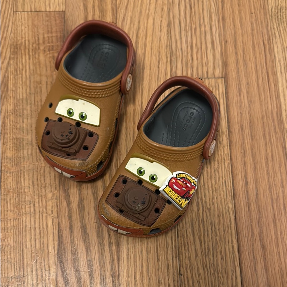 Toddler  Cars  Mater Crocs size 7 EUC